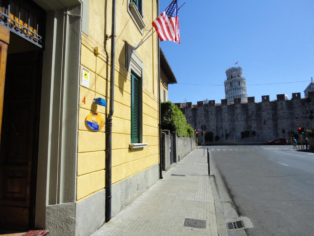 Tower Hostal 2*